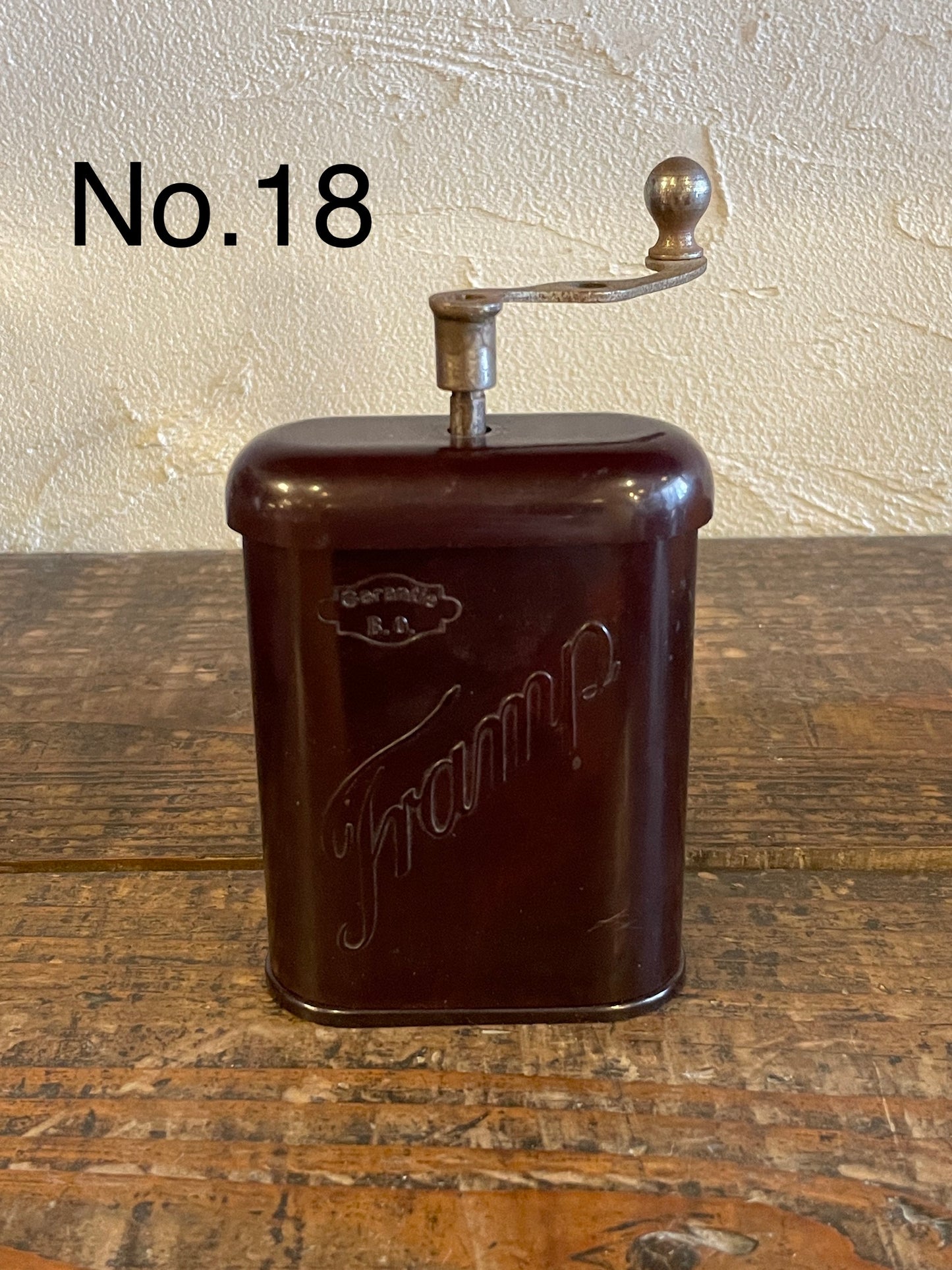 【№ 18】 TRAMP bakelite small coffee mill