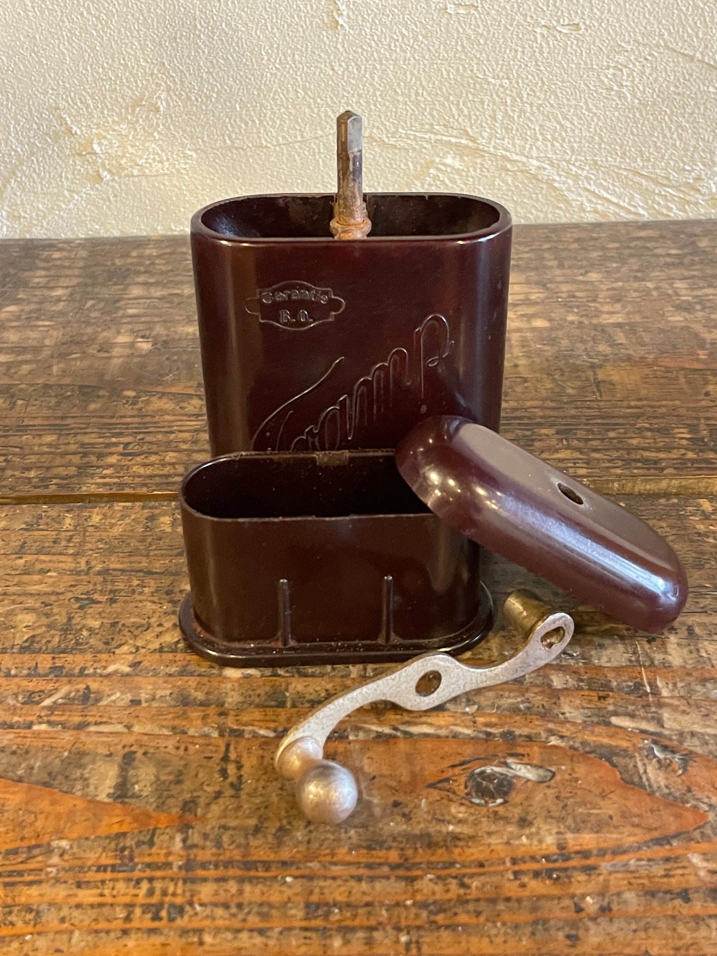 【№ 18】 TRAMP bakelite small coffee mill