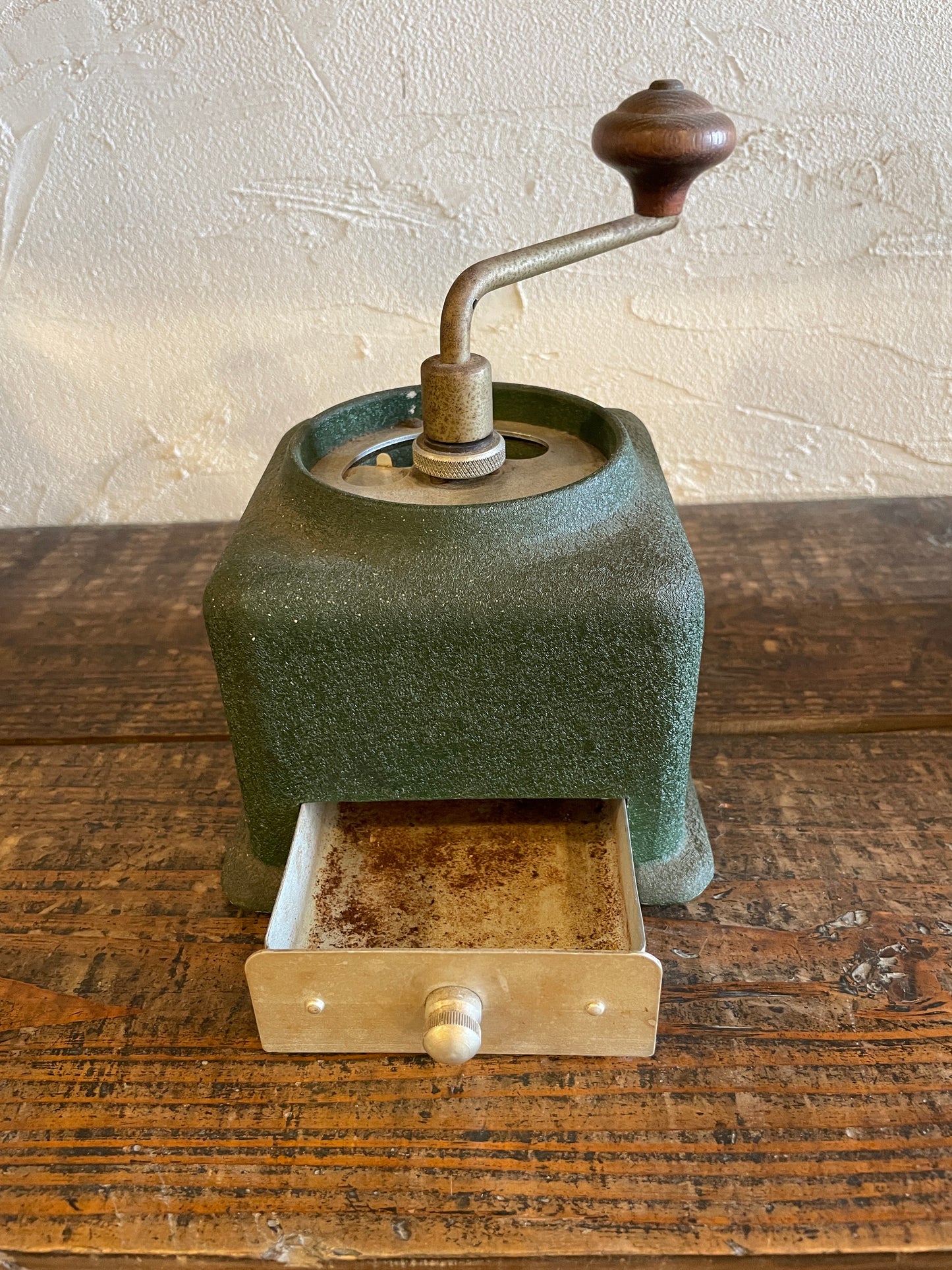 【№ 24】 Park Green and Campany cast aluminum coffee mill "CONA"