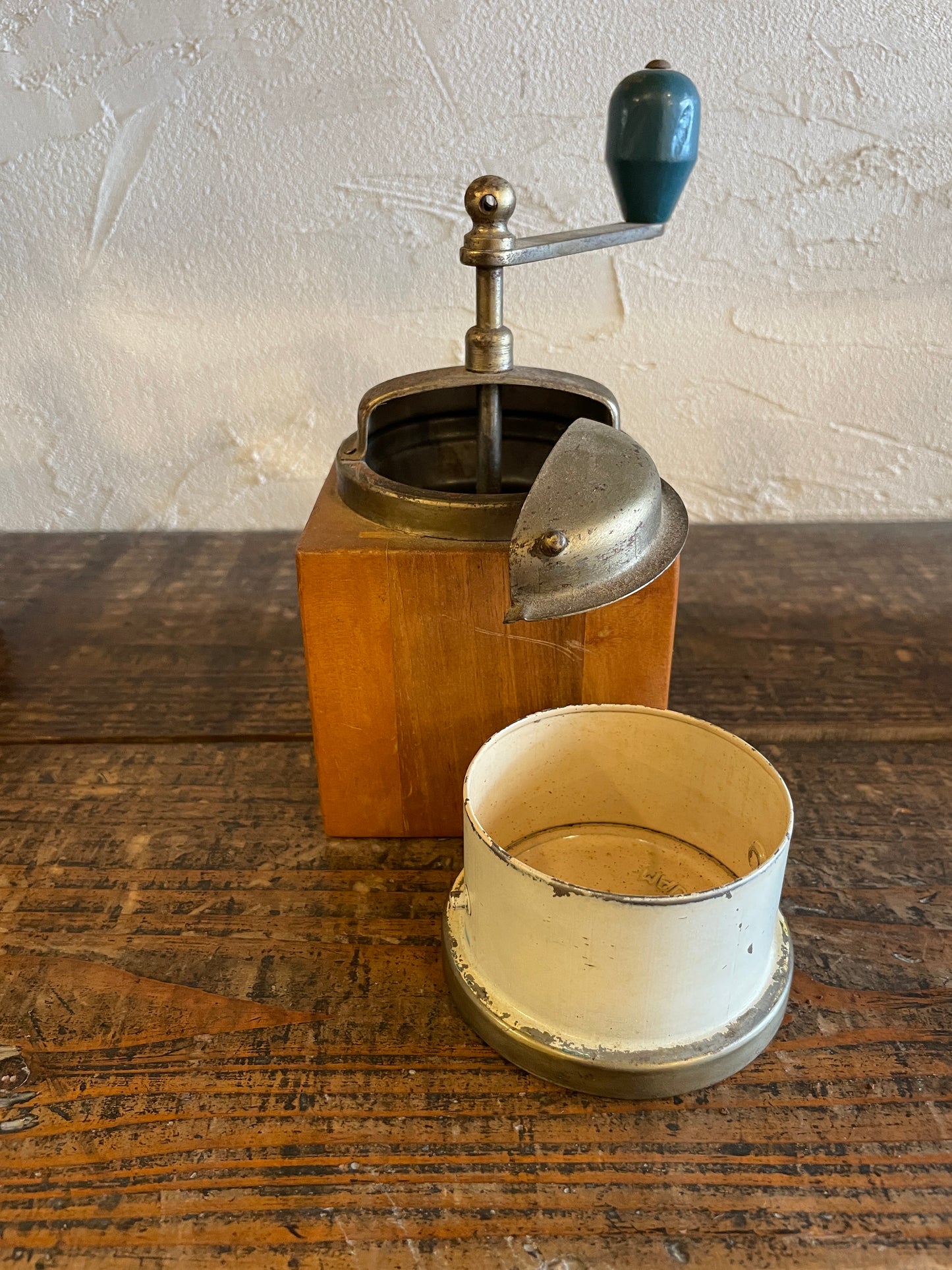 【№ 26】 TRE SPADE wood box coffee mill