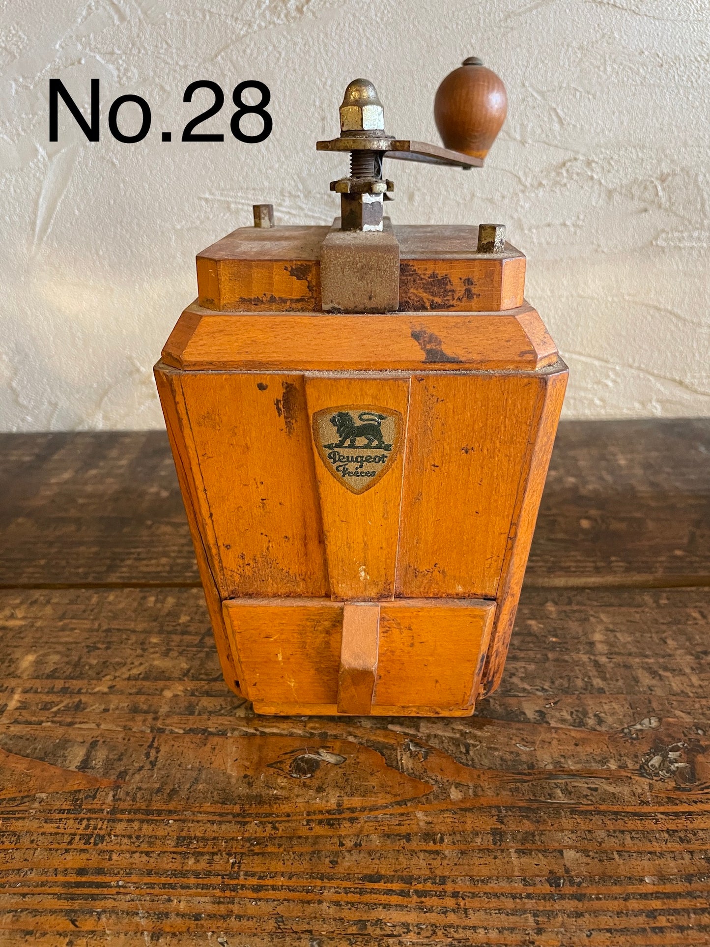 【№ 28】 PEUGEOT wood coffee mill model "Le RIC"