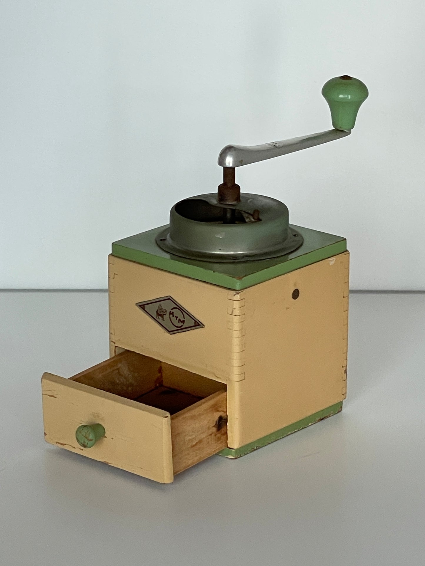 【№ 62】 KyM wood box mill