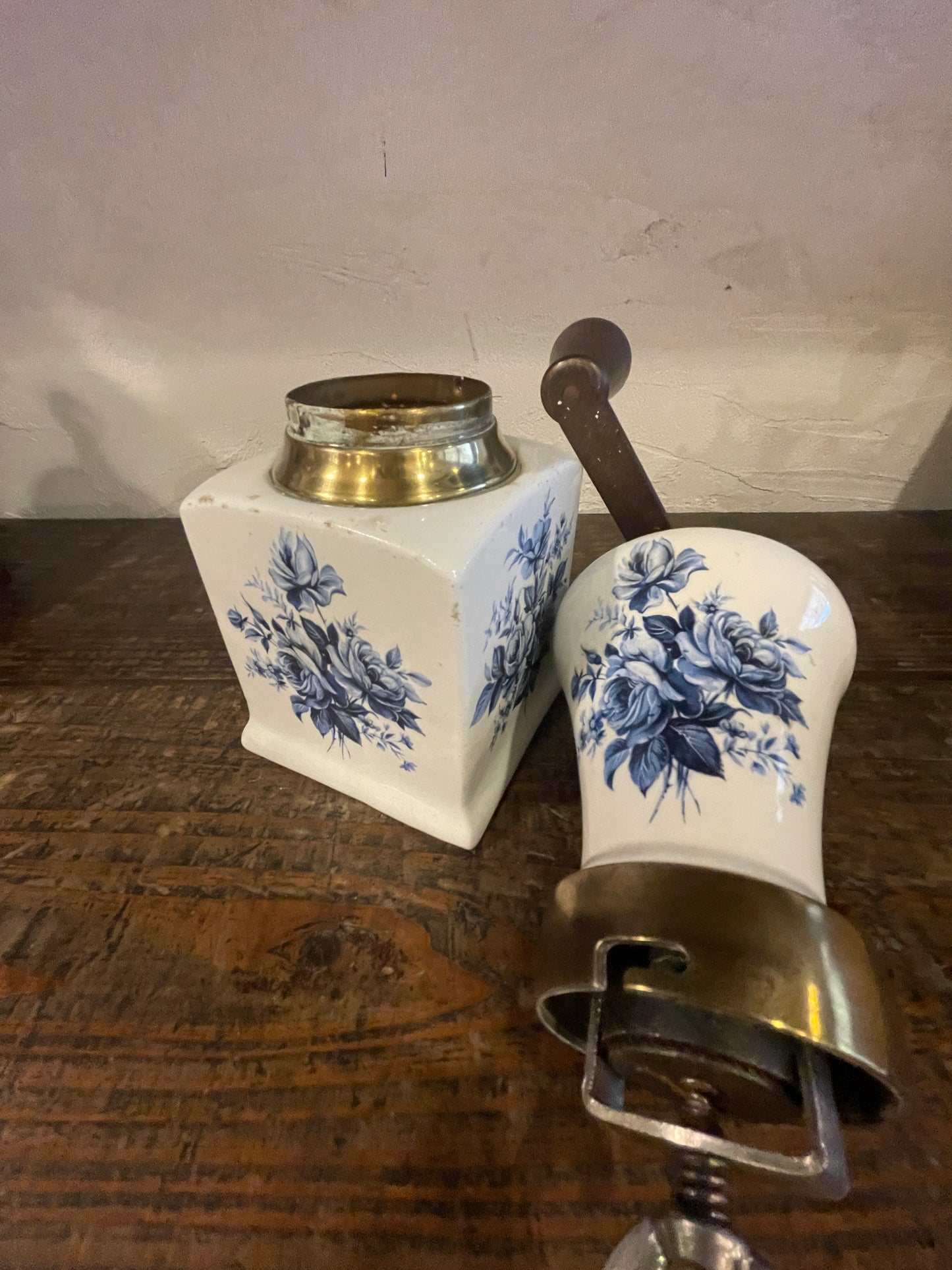 【№ 34】 MAZZONI porcelain coffee mill