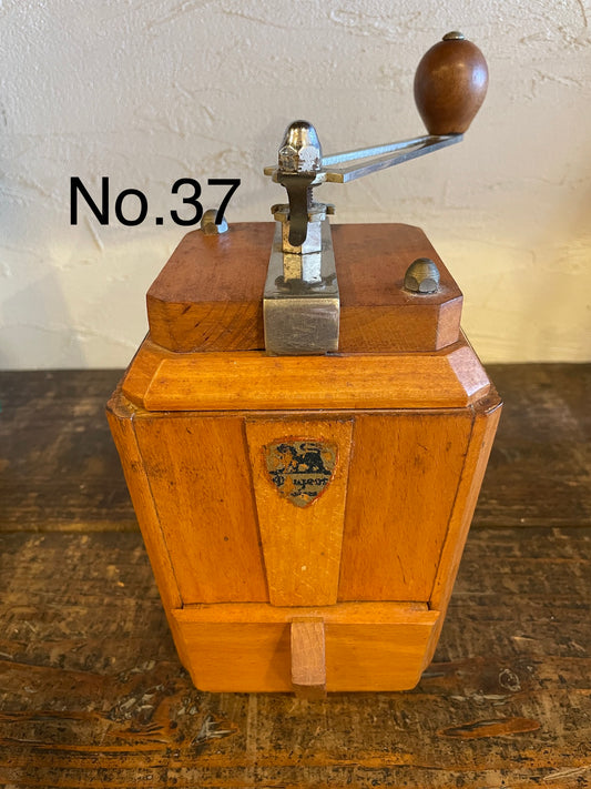 【№ 37】 PEUGEOT wood coffee mill model "Le RIC"