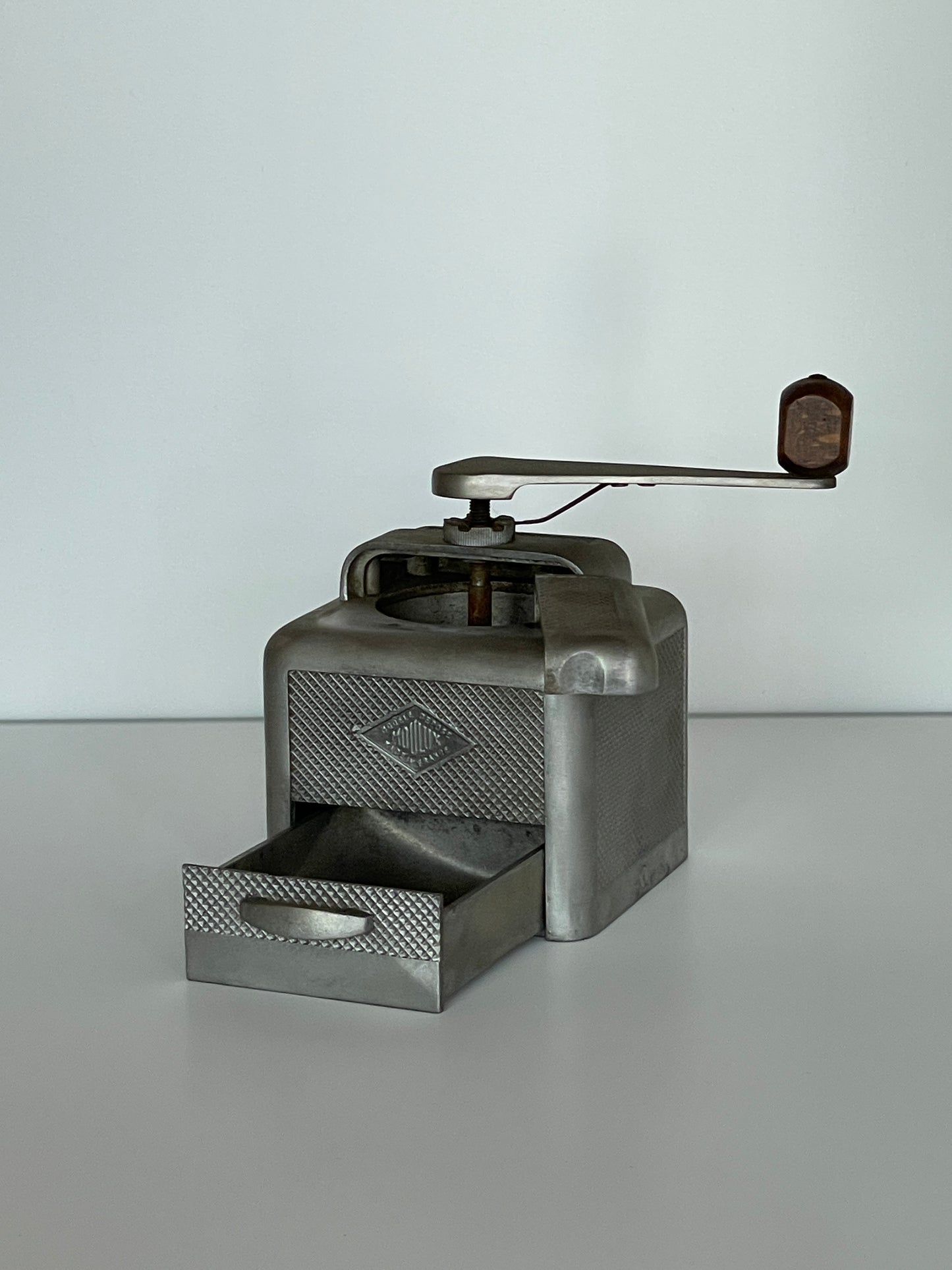 【№ 45】 MOULUX cast aluminum coffee mill