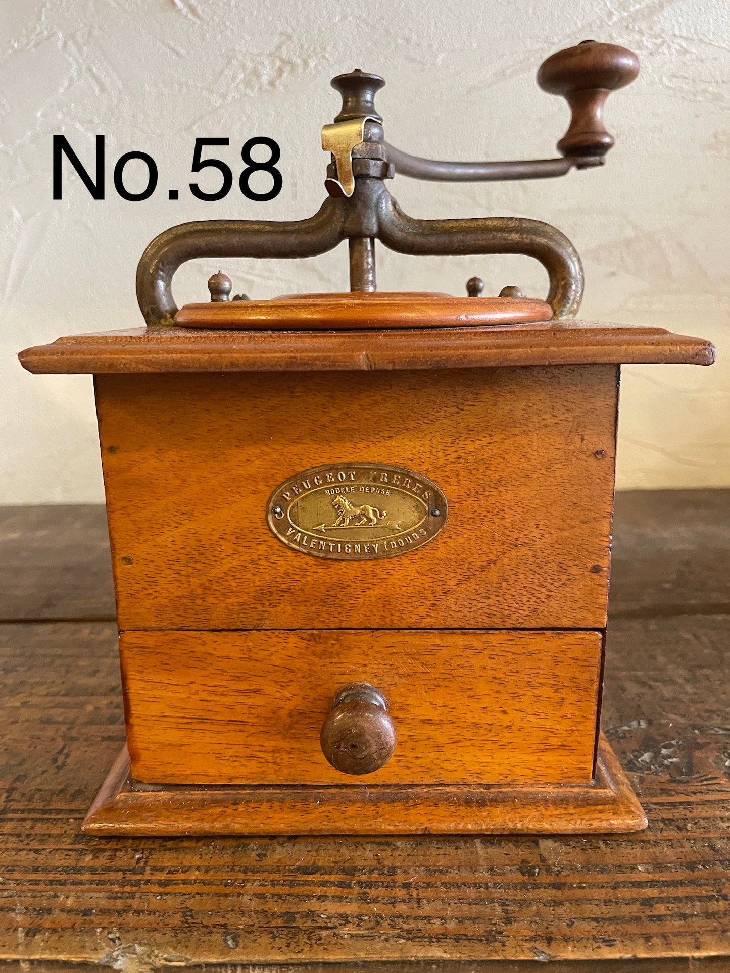 【№ 58】 PEUGUOT wood coffee mill Modell "T ou FIN"